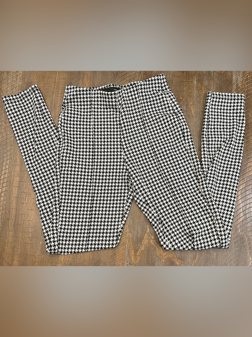 Tahari black and white houndstooth pants in XS #houndstooth #preppy